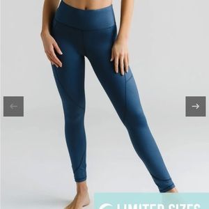 NWT Navy Vibrations Pocket LNT 7/8